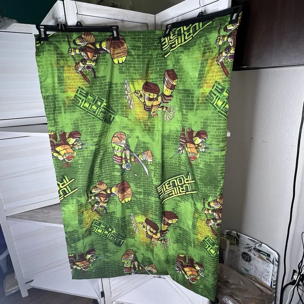 Nickelodeon TMNT Turtle Trouble Twin FLAT SHEET ONLY‎ Excellent Condition 2015